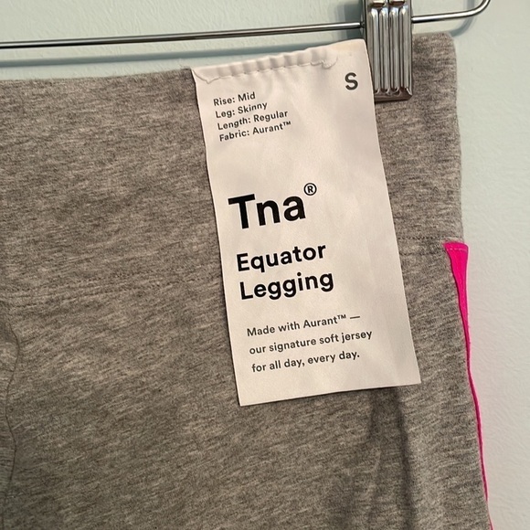 NWOT TNA Equator Legging Mid Rise Skinny Regular Length Grey + Pink Size S - Picture 3 of 6